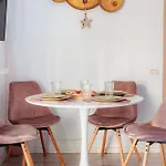 Downtown Boutique - Blue & Pink Апартаменти