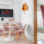 Downtown Boutique - Blue & Pink Бухарест