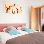 Downtown Boutique - Blue & Pink Апартаменти