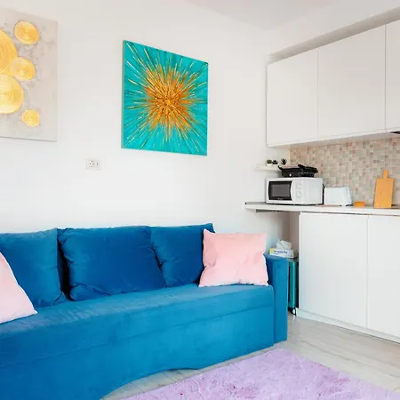 Downtown Boutique - Blue & Pink Apartment Bucharest