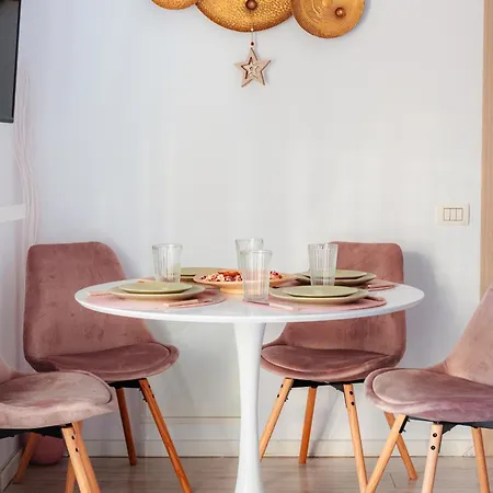 Downtown Boutique - Blue & Pink Apartment