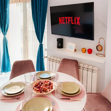 Apartment Downtown Boutique - Blue & Pink