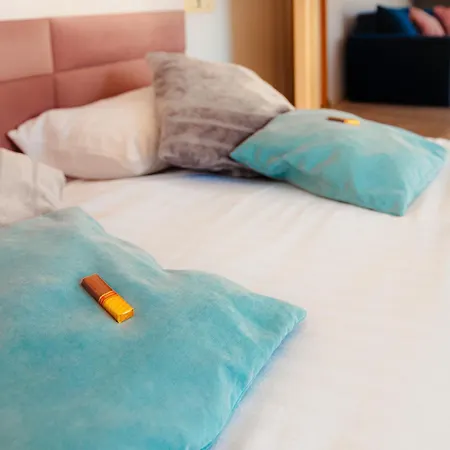 Downtown Boutique - Blue & Pink Bucarest