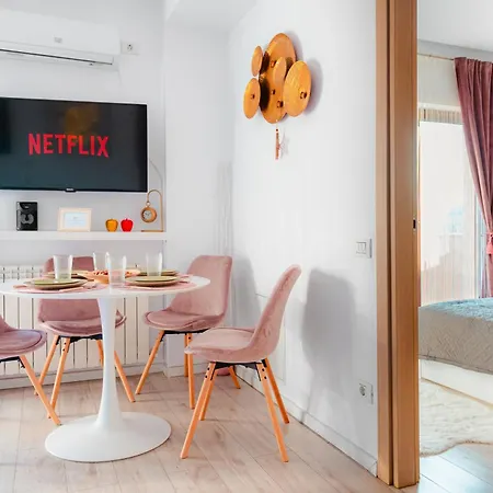 Downtown Boutique - Blue & Pink Bucarest