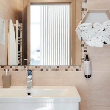 Downtown Boutique - Blue & Pink Apartment Bucharest