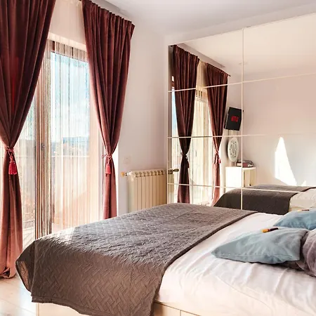 Downtown Boutique - Blue & Pink Apartment