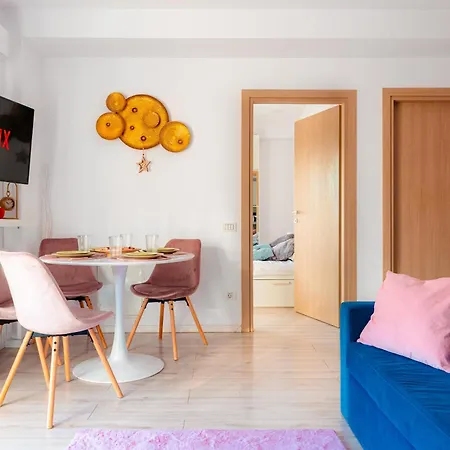 Apartment Downtown Boutique - Blue & Pink