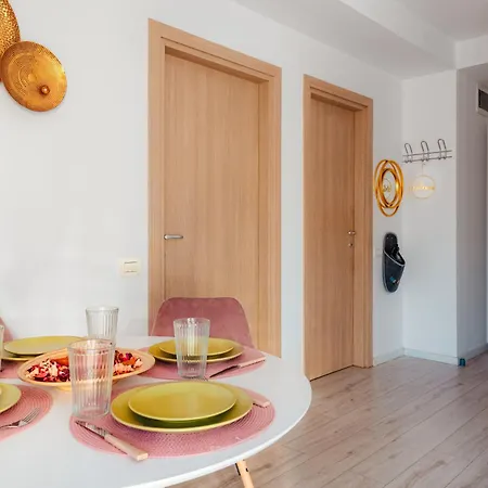 Downtown Boutique - Blue & Pink * Bucharest