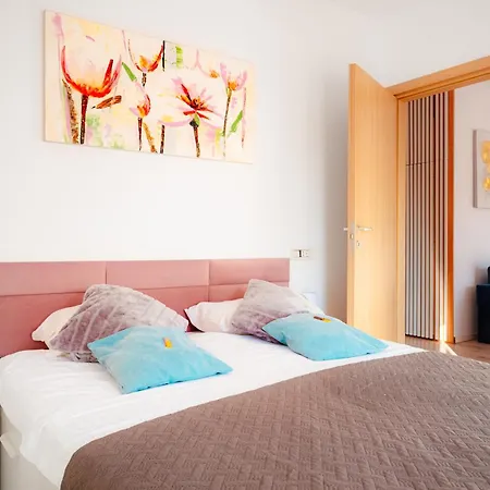 Downtown Boutique - Blue & Pink Apartment