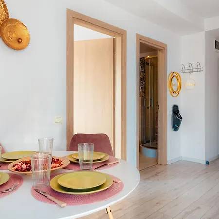 Downtown Boutique - Blue & Pink Apartment Bucharest