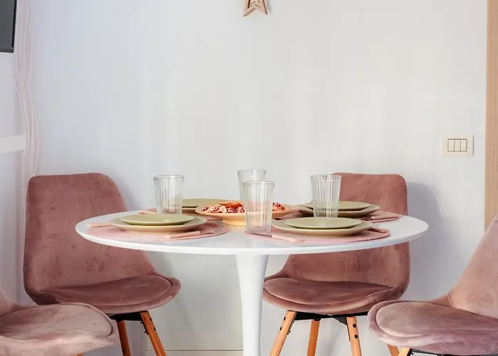 Downtown Boutique - Blue & Pink Apartament