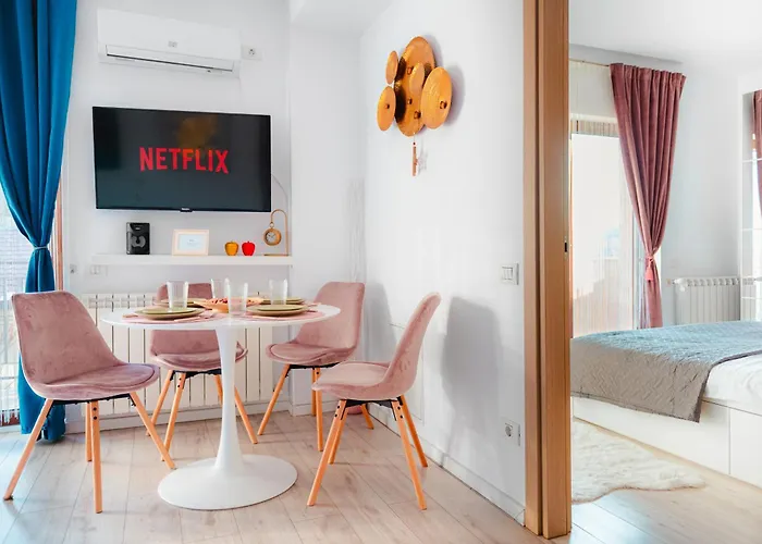 Downtown Boutique - Blue & Pink ブカレスト