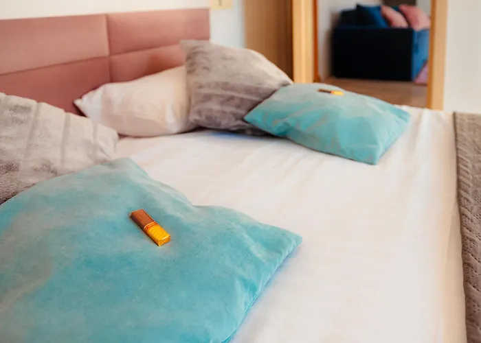 Downtown Boutique - Blue & Pink Bukarest