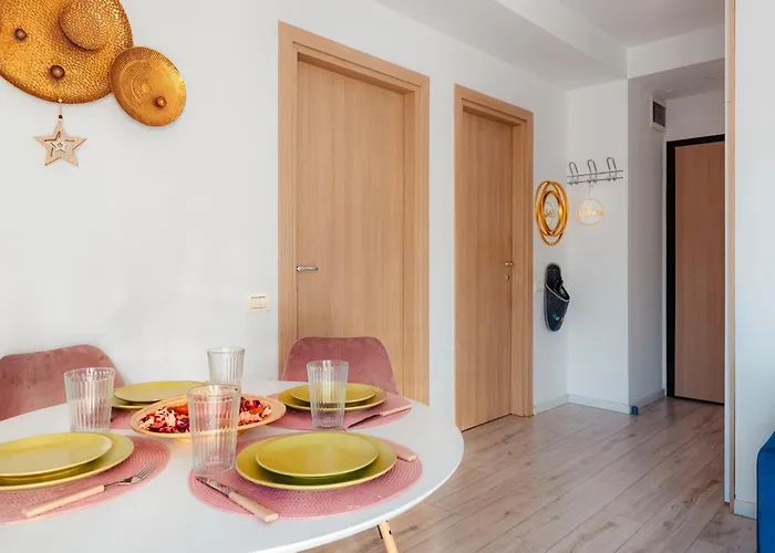 Downtown Boutique - Blue & Pink * Bukarest