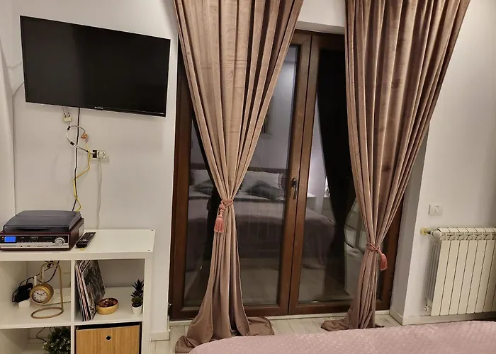 Downtown Boutique - Blue & Pink *