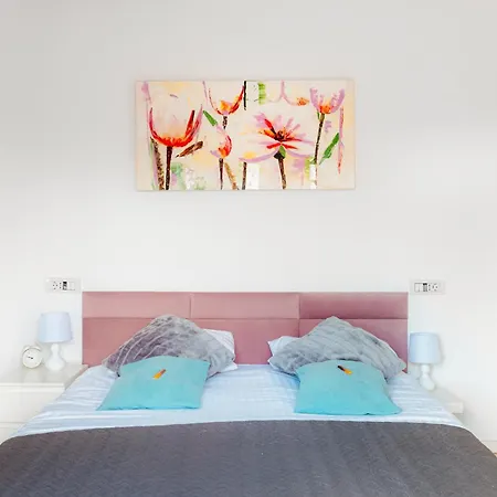Apartman Downtown Boutique - Blue & Pink