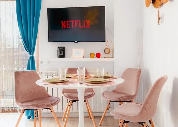 Downtown Boutique - Blue & Pink Appartement Boekarest