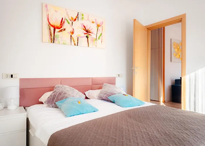 Downtown Boutique - Blue & Pink Appartement